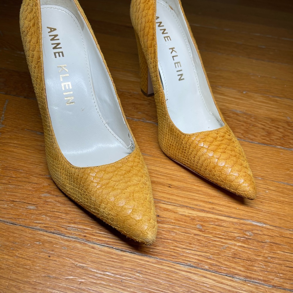 Yellow Suede Snake Skin Heels - Picture 11 of 17